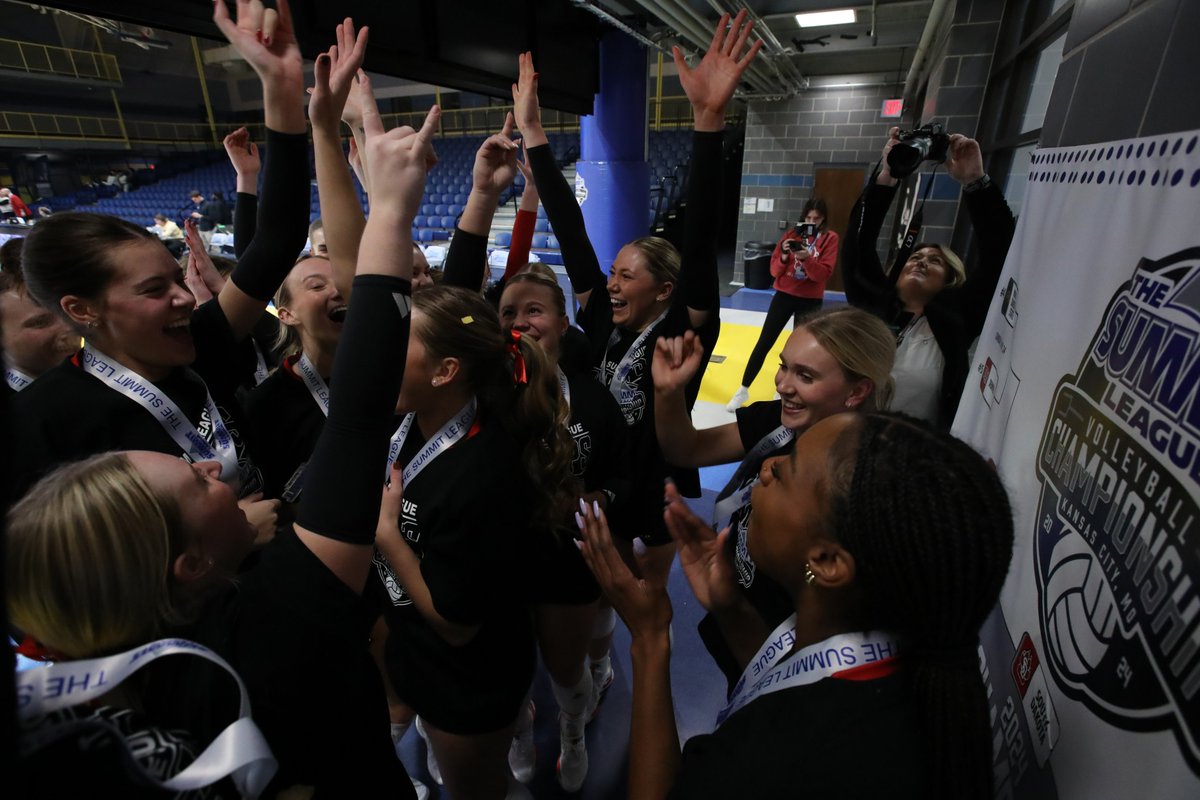 TheSummitLeague's tweet photo. 𝗣𝗟𝗘𝗔𝗦𝗘 let us introduce you to our #SummitVB champions, @SDCoyotesVB‼️

📰 » https://t.co/Z81KOx5NGM
📸 »  @RyanWeaverMedia 

#ReachTheSummit https://t.co/fbMcQz4nri