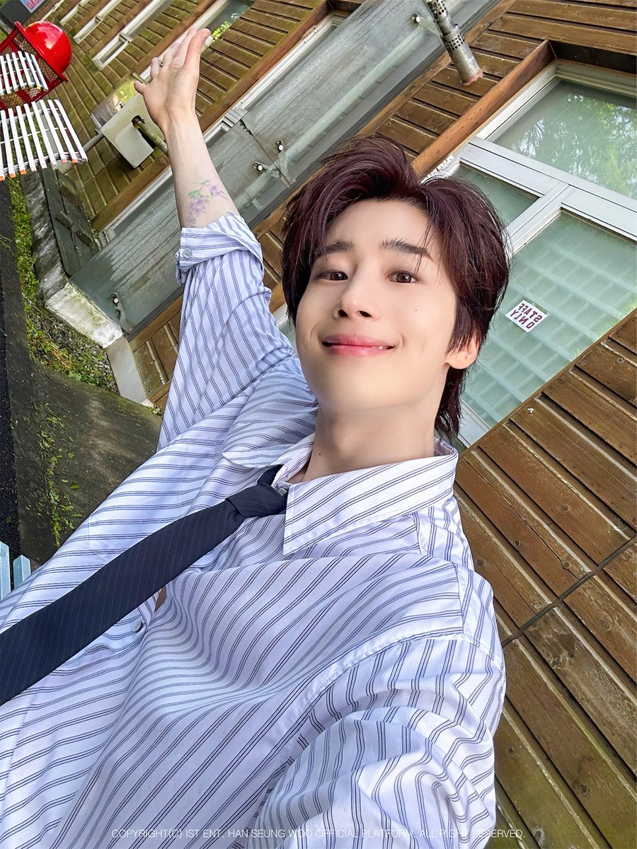 HanSeungwooTeam's tweet photo. 📢 NOTICE 

IST Entertainment announced that Han Seungwoo terminated his exclusive contract with the agency.

Let's continue supporting Han Seungwoo in his new beginning HAN_A~💜

#한승우 #승우 #ฮันซึงอู #ハンスンウ #韩胜宇
#HANSEUNGWOO #SEUNGWOO https://t.co/Kc1knUjM6y