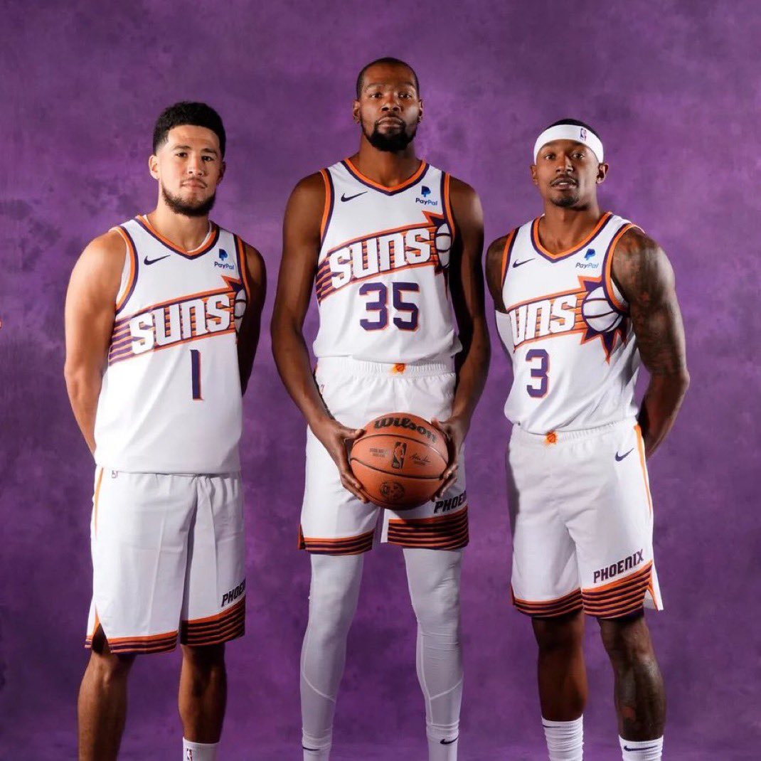 TheHoopCentral's tweet photo. Devin Booker tonight:
26 PTS - 10 AST - 10/17 FGM

Kevin Durant tonight:
23 PTS - 6 REB - 9/17 FGM

Bradley Beal tonight:
23 PTS - 10/15 FGM - 3/6 3PM https://t.co/ZJbpMD8kam