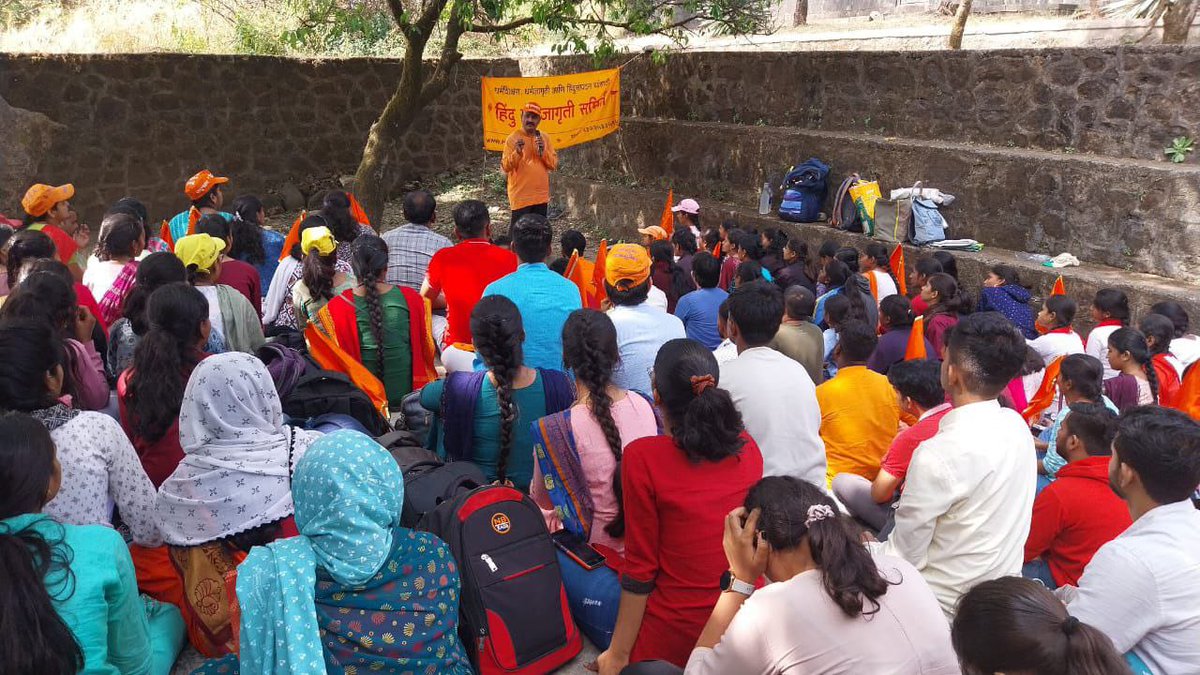 पुण्यातील सिंहगडावर पार पडली हिंदु जनजागृती समिती आयोजित 'एक दिवस शिवरायांच्या सानिध्यात मोहिम' !

170 हून अधिक धर्मप्रेमींनी शिवरायांच्या सानिध्यात अनुभवला शक्ती आणि भक्तीचा अभूतपूर्व संगम !

#Pune #ChhatrapatiShivajiMaharaj
