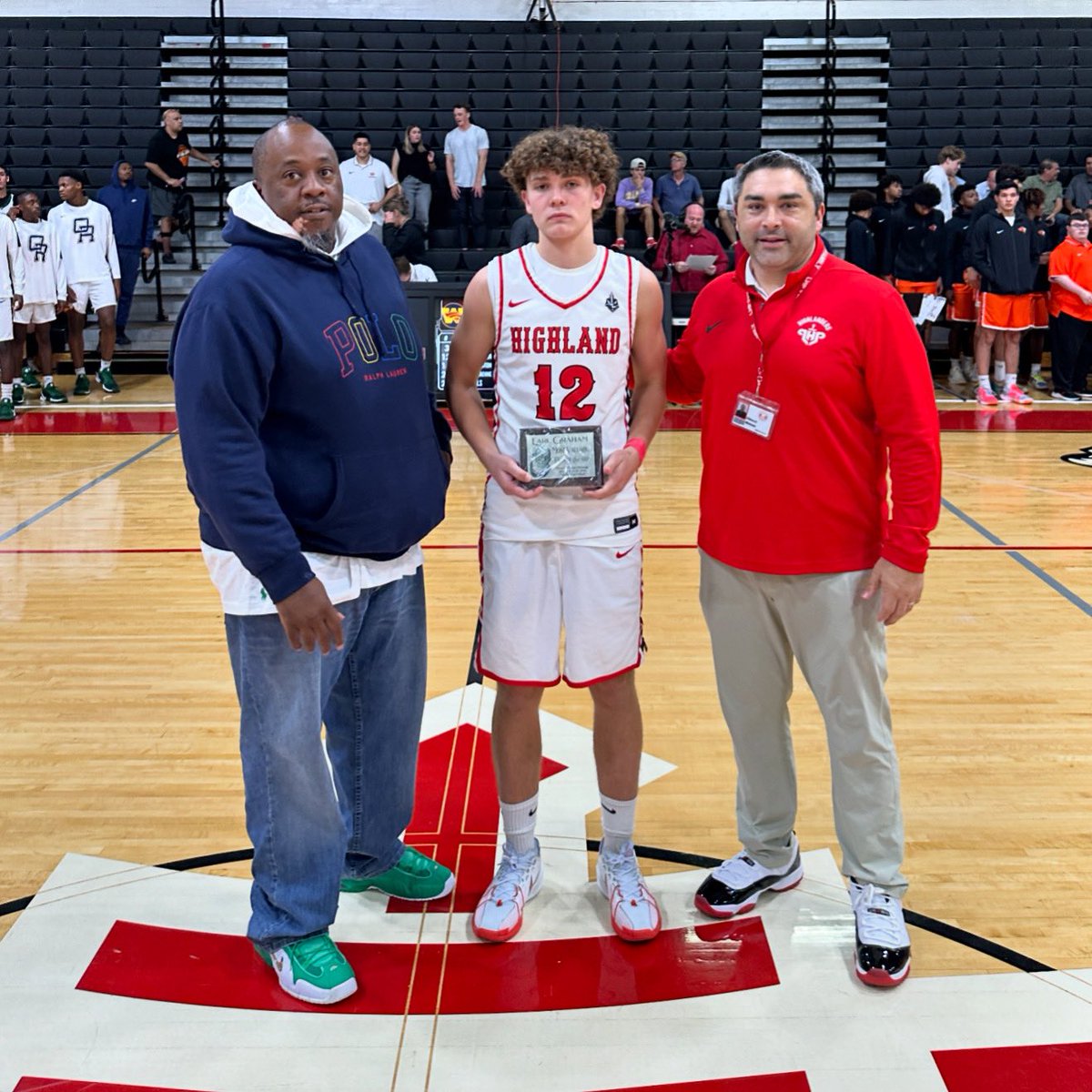 Congrats to Robert Oskarsson for winning the Earl Graham MVP Award from today’s Metro vs. Florida game against Wekiva! ⚔️🏀#TGHT #WE