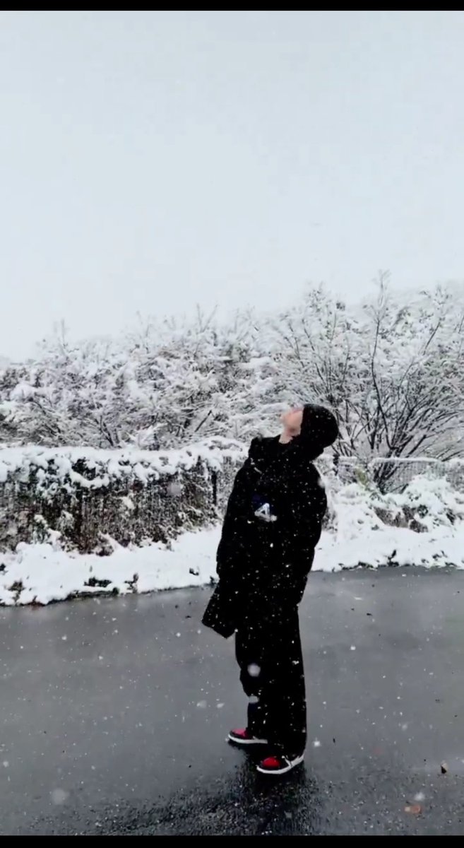 snowvxyn's tweet photo. moment yang wow wow https://t.co/rgD7wPeHhi