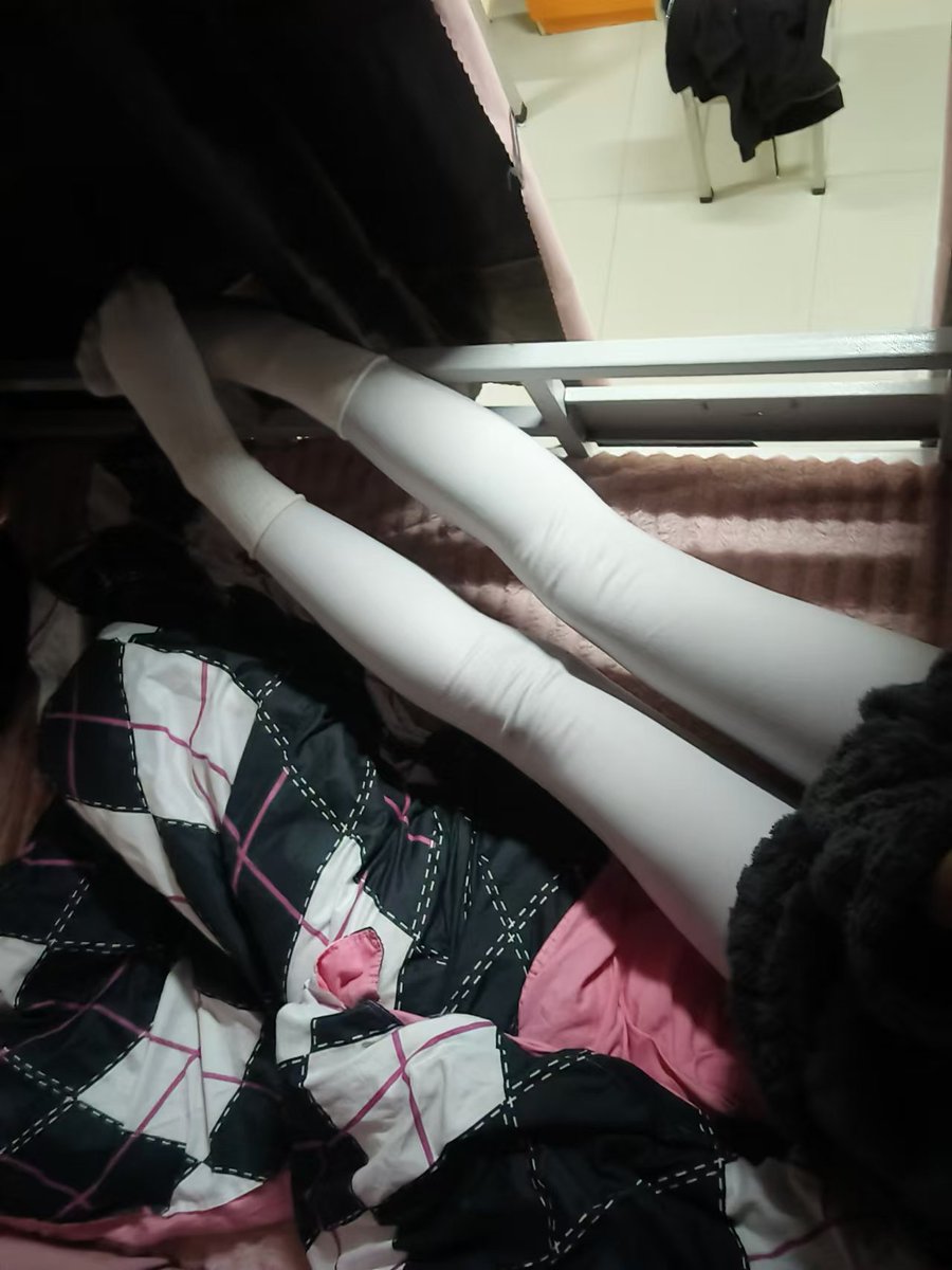 小傣妹说楚雄天气也冷了，改穿秋裤