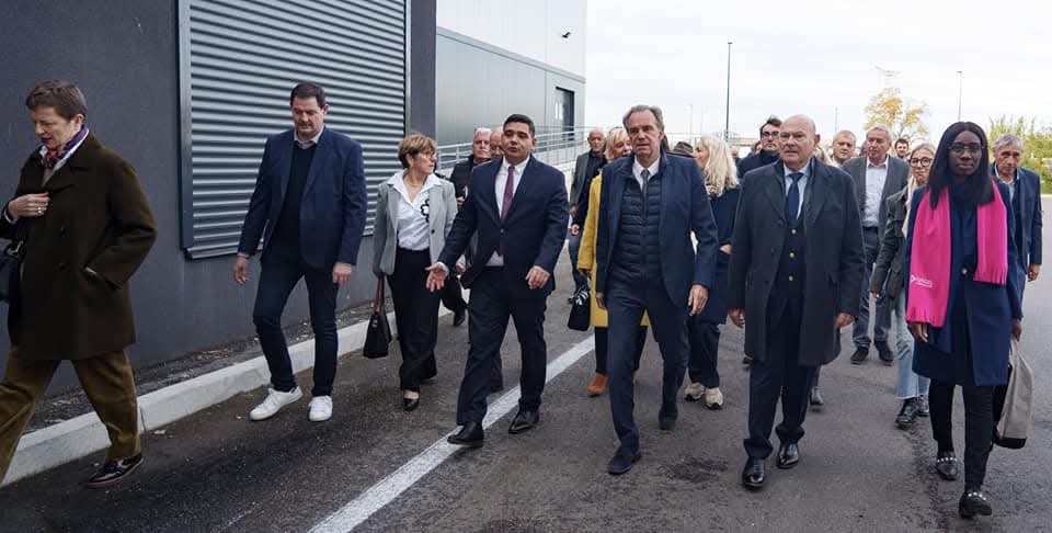 Inauguration du Pôle Logistique au MIN de Châteaurenard
En présence de <a href="/RenaudMuselier/">Renaud Muselier</a>  et <a href="/MartineVassal/">Martine Vassal</a> , j’ai découvert ce pôle logistique moderne, essentiel pour l’agriculture de proximité et la compétitivité de <a href="/MaRegionSud/">Région Sud</a>.Bravo à #Châteaurenard et longue vie à son MIN 🚀