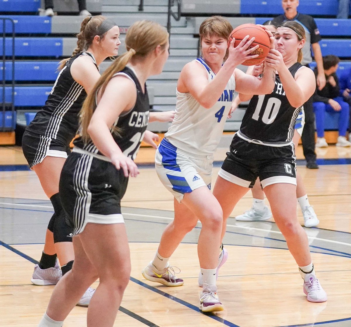 The McCook Community College women beat Central Community College Tuesday at home 67-40. The win came in Nebraska Community College Athletic Conference play.
mccookcc.prestosports.com/sports/wbkb/20…