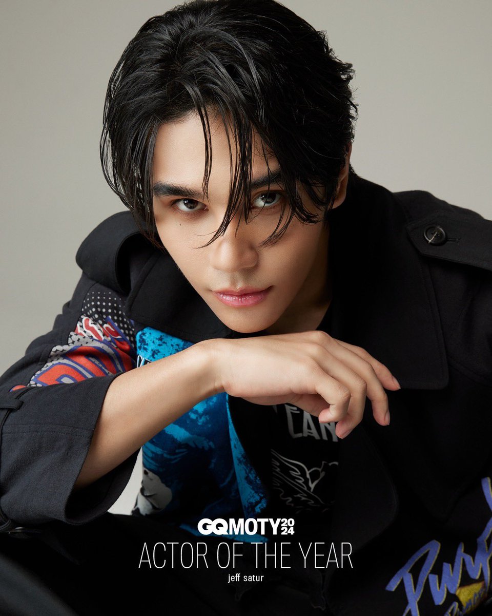 GQThailand's tweet photo. #GQThailand ขอมอบรางวัล Actor of the Year ให้กับเจฟ-วรกมล ชาเตอร์ @jeffsatur  #JeffSatur ผู้สร้างสรรค์ผลงานที่มีเอกลักษณ์หลากหลายครองใจแฟนคลับทุกเพศทุกวัย ทั้งในฐานะนักร้อง นักแต่งเพลง และนักแสดง ด้วยความสามารถในการถ่ายทอดตัวละครอย่างสมจริงผ่านภาพยนตร์เรื่อง ‘วิมานหนาม’ จึงทำให้เขาเป็นที่ยอมรับในด้านการแสดงอย่างแท้จริง
.
และพบกับงานประกาศผลรางวัลแห่งปี GQ Men of the Year 2024 ณ Blue by Alain Ducasse ชั้น 1 ICONSIAM ในช่วงเย็นวันนี้

#GQMOTY2024 #เจฟซาเตอร์
#GQTHAILANDMOTY2024
#GQThailand