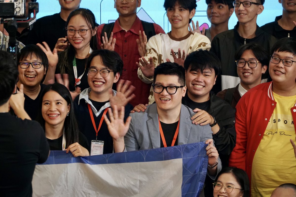 HuyDangGDG's tweet image. DevFest Cloud Danang 2024 

#DevFest #GoogleCloud #googledevelopergroups
