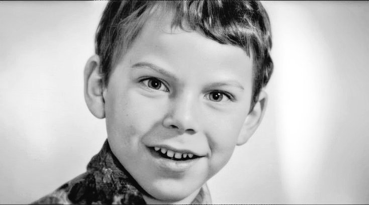 oliviaotywinner's tweet photo. In celebration of Erik Menendez's birthday, here is a thread of 'smiling photos' ;
#JusticeForErikAndLyle https://t.co/KKg22NS7Yt