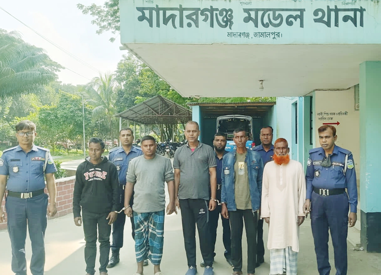 মাদারগঞ্জে ওয়ার্ড আওয়ামী লীগের সাবেক সেক্রেটারিসহ নাশকতা মামলায় আটক ৫