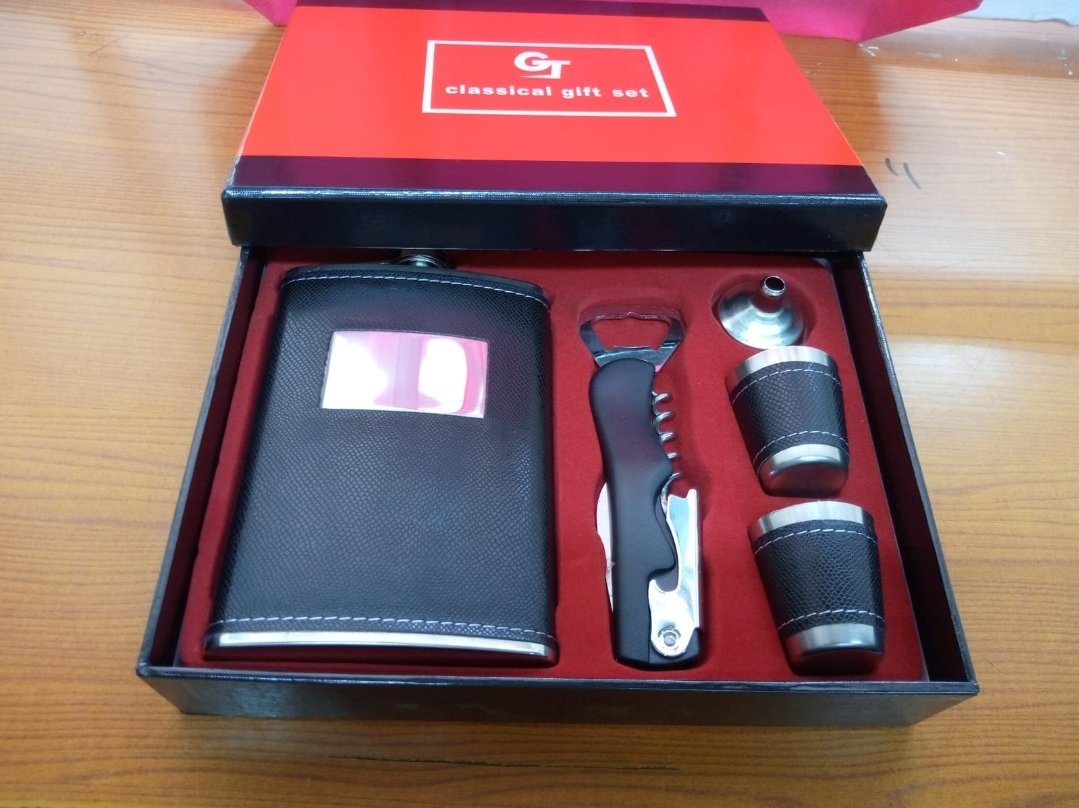 BrandsCj's tweet photo. Versatile options of Corporate Branded #HipFlaskSet and variety of themes &amp; items to suit different #Christmas occasions, from holiday celebrations to Corporate gifts. 
☎️ 0723828823/0737266534
 https://t.co/pnqZxOKDxp 
📍 We are located at Tumaini Hse 3rd Flr Next to KCB Kencom https://t.co/Xc0lDf8xN1