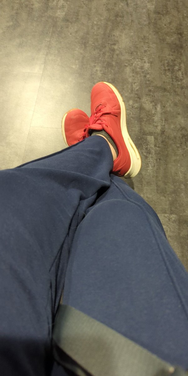 WaZiFuBo Edition Frauchen 🙄
Der Rücken macht Aua und ich stehe seit 6 Uhr vor der Praxis des Orthopäden zur offenen Sprechstunde. Bin Nummer 4, immerhin...😅
Guten Morgen (Kaffee fehlt 🥱) 🌞