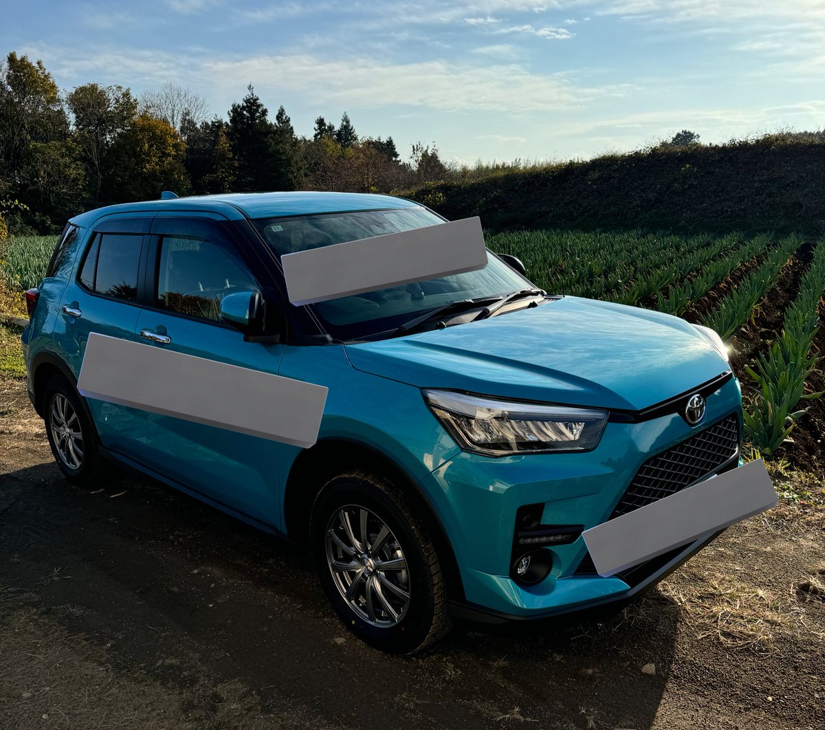 ictfrrv's tweet image. 納車しました！
しばらく前に事故をしてしまいまして、
修理代がかさむので買い換えることになったのですが、3ヶ月待ってついに、、！
初めて自分で選んでお金を払って乗る車なので、気をつけて大事に乗ります。
#TOYOTA #RAIZE