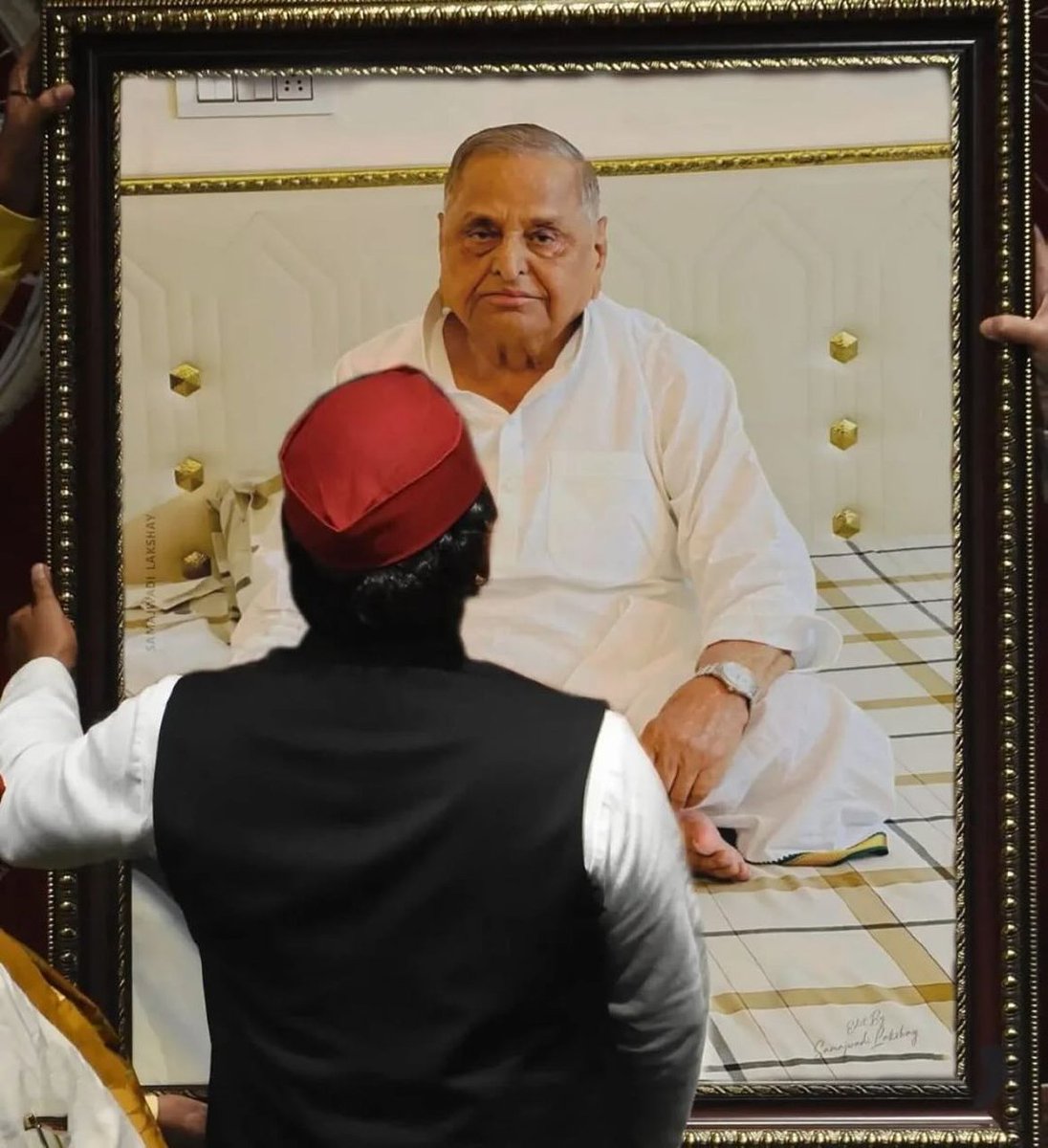 Aadhyayadavv's tweet photo. जो लोगों के दिल में बसते हैं, वो क्या कहीं जाते हैं।
आप अमर रहेंगे सदा यहां।।🙏

@yadavakhilesh https://t.co/nTQfP3HbCK