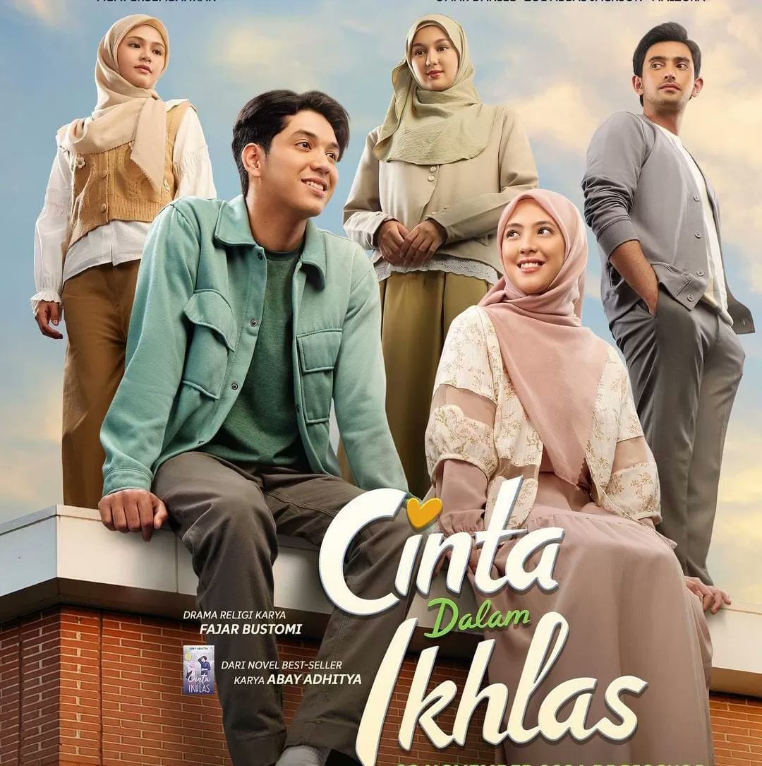 Cinta Dalam Ikhlas adalah drama reliji ringan, hangat &amp; menggemaskan, serta punya pesan baik soal relationship &amp; keikhlasan. 

Dibintangi Abun Sungkar, Adhisty Zara, Cut Mini, Omar Daniel, Zoe Abbas Jackson, Alif Rivellino &amp; Maizura, #CintaDalamIkhlas tayang di bioskop hari ini.