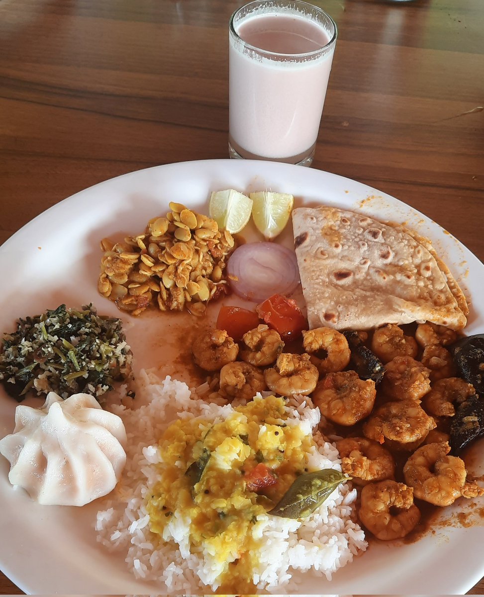 w_karve's tweet photo. #Dinner #Food #Karde
Prawns Curry + Birdya Usal + Spinach Salad + Poli (Chapati) + Amti Bhat (Dal Rice) + Onion + Lemon + Solkadhi + Modak https://t.co/oNmoKkVw6p