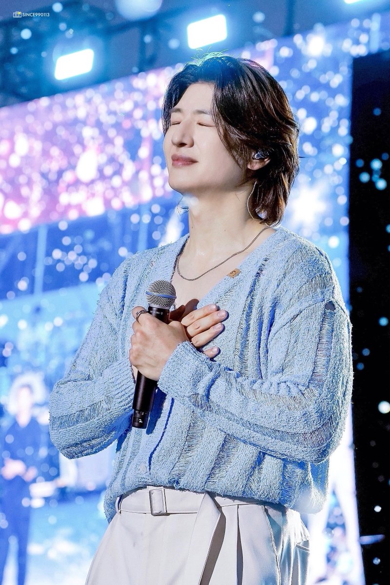 눈은 안 내리니까 눈처럼 보이는 비눗방울로
소노영 보고싶당🥹