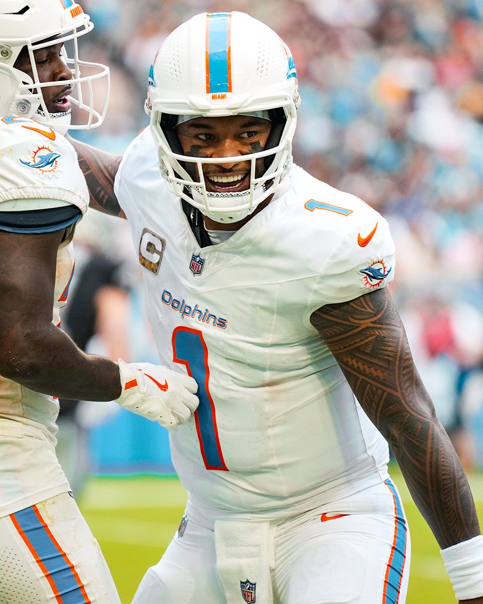 The33rdTeamFB's tweet image. Only 2 QBs have a 3rd down conversion rate above 50% whenever they throw it this season 

🐬 Tua Tagovailoa (51.5%) &amp;amp;
🏹 Patrick Mahomes (50.5%)