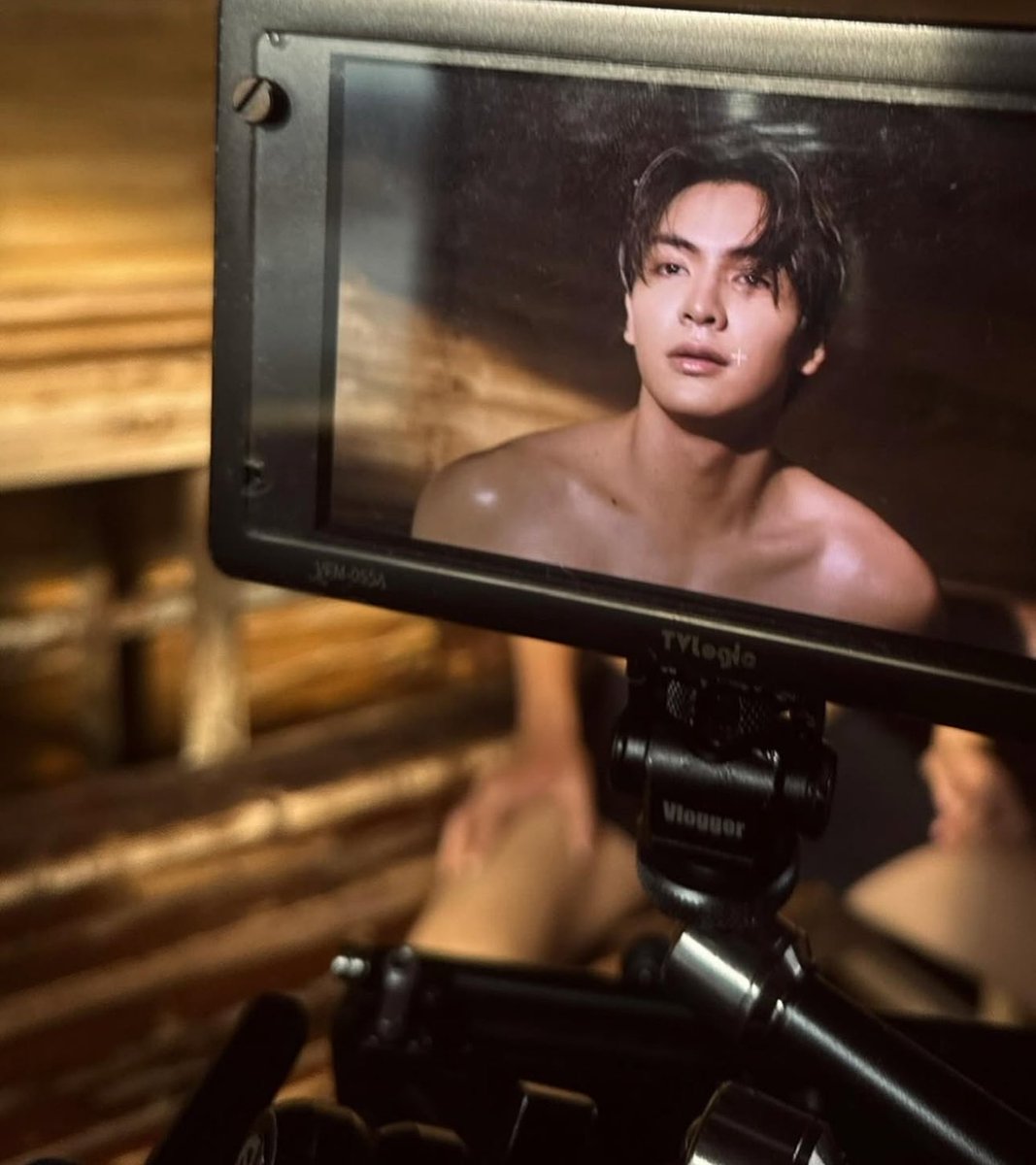 ChenRcj's tweet photo. Are you guys ready from tonight ? 🖤🤏🏼 https://t.co/38REVoWcAC