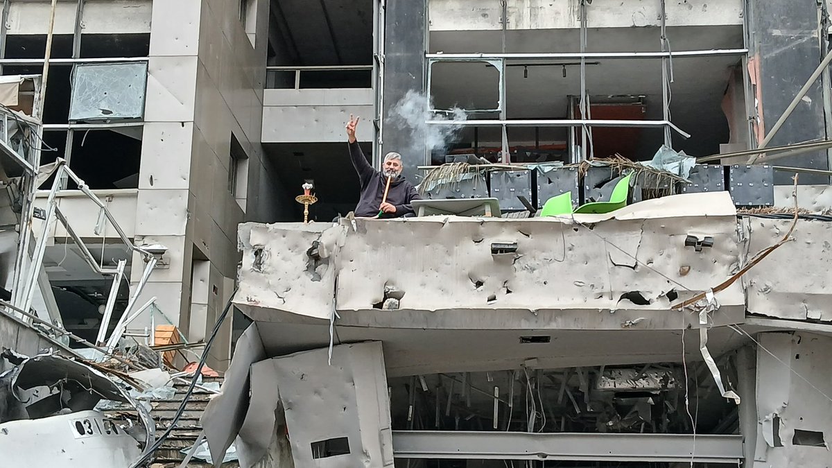 EyesOnSouth1's tweet photo. Southern Lebanon now.
People returning to their homes, destroyed or not. https://t.co/WRtfhqssOl