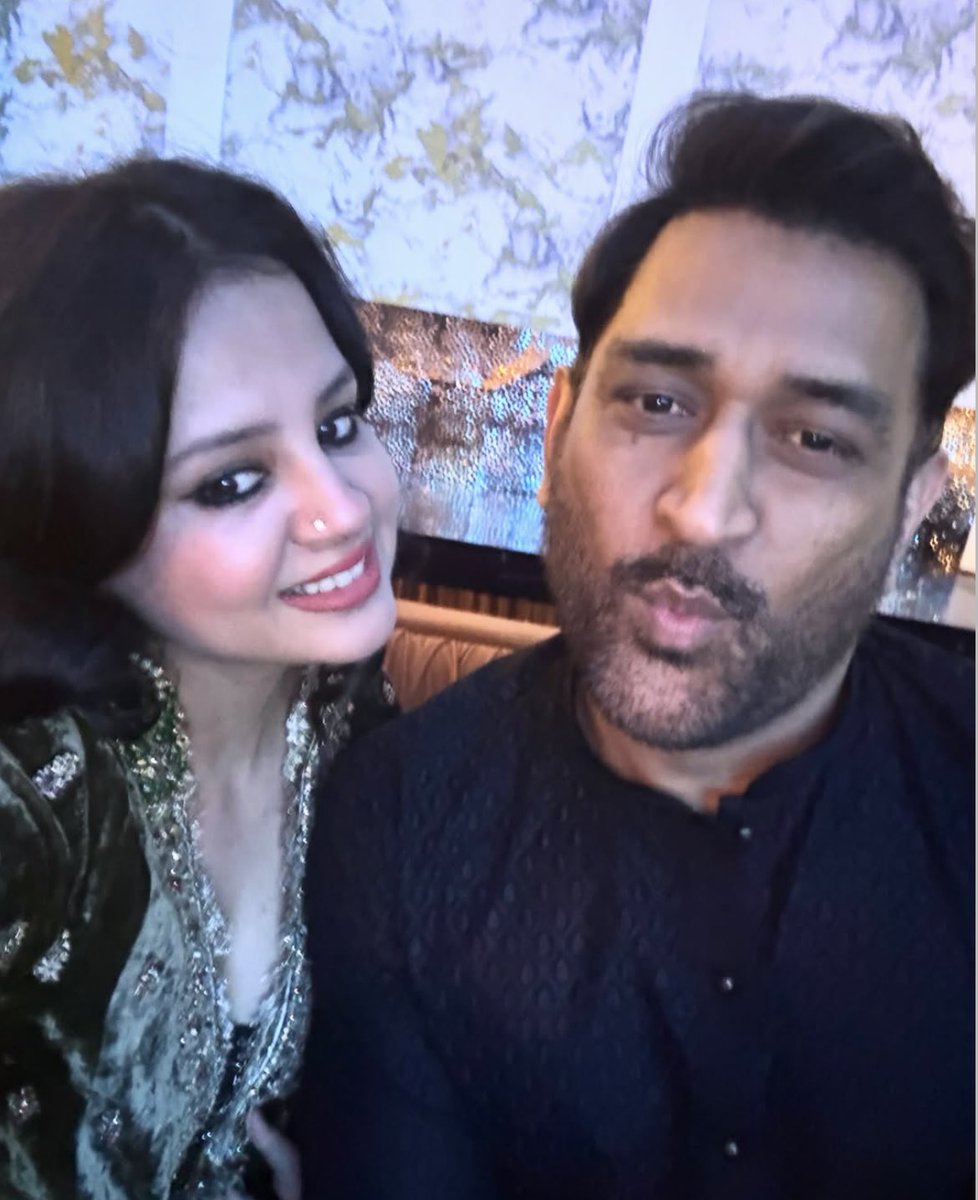 Recent click of Thala MS Dhoni and Sakshi.
#MSDhoni