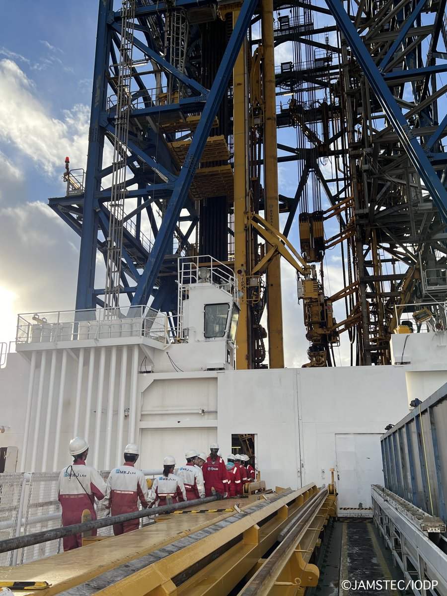 CHIKYU 地球深部探査船「ちきゅう」 tweet media