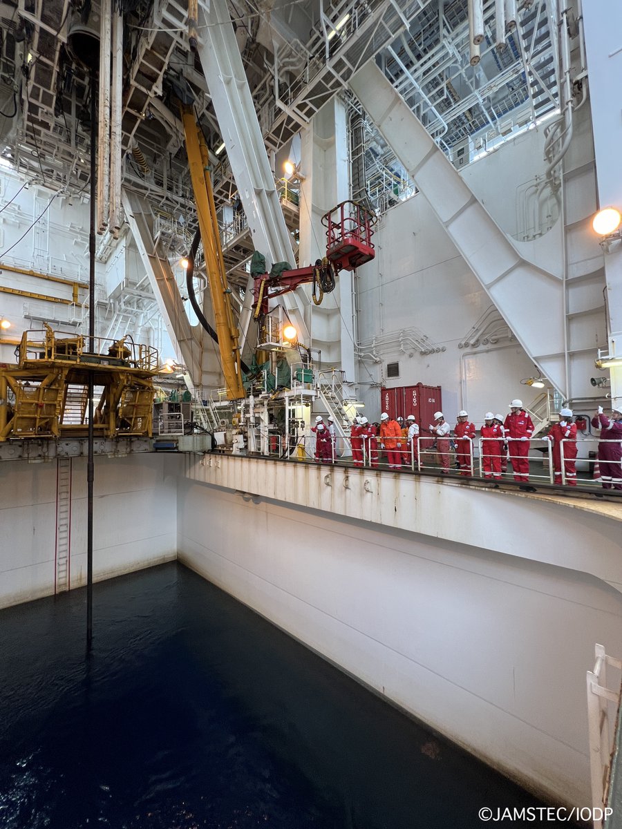 CHIKYU 地球深部探査船「ちきゅう」 tweet media