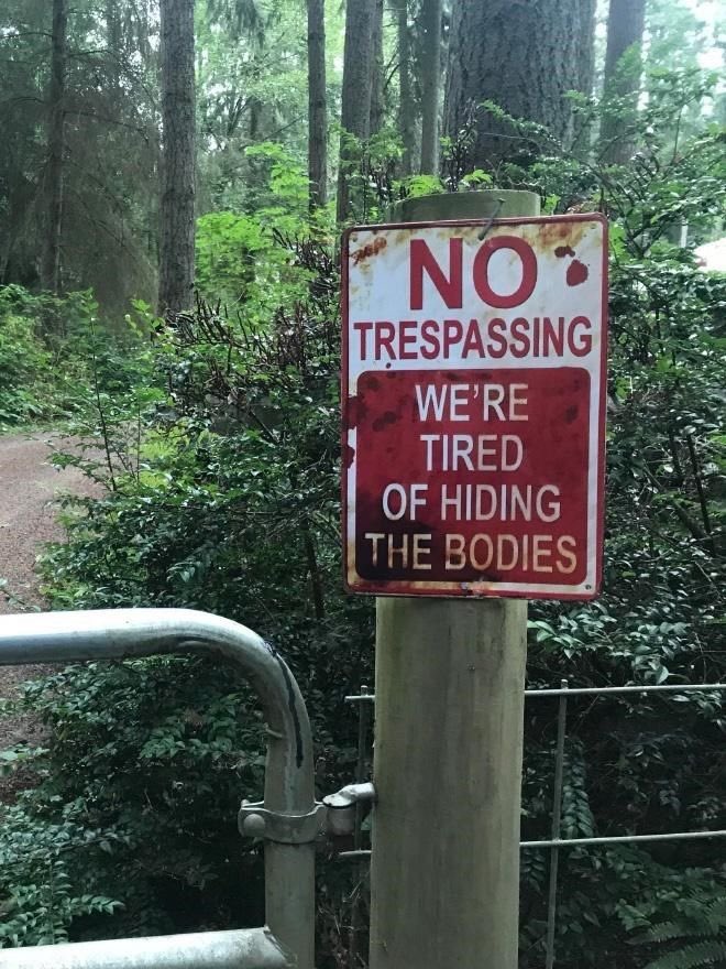 _brinxinx's tweet image. A thread of funny signs that will make you roll on the floor 😂😂

Tired of hiding bodies as how?😂😂 dfkm…