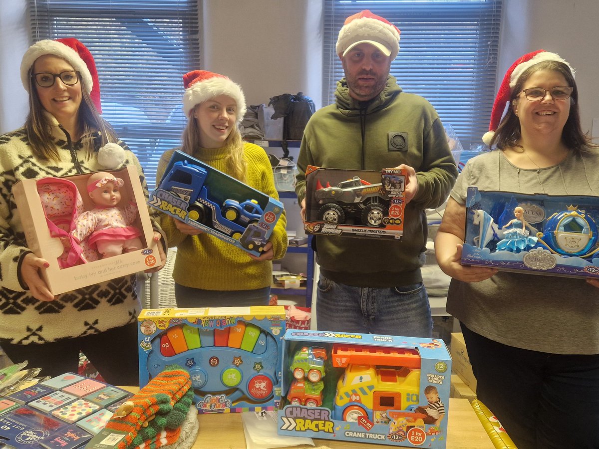 Calderlighthous's tweet image. We have had 2 groups of elves helping us to wrap gifts ready for Santa from @caravanguard 
Thank you! you were all superstars ⭐️
#beaconofhope 
#Christmasforallchildren
#santaslittlehelpers 
#communitykindness
