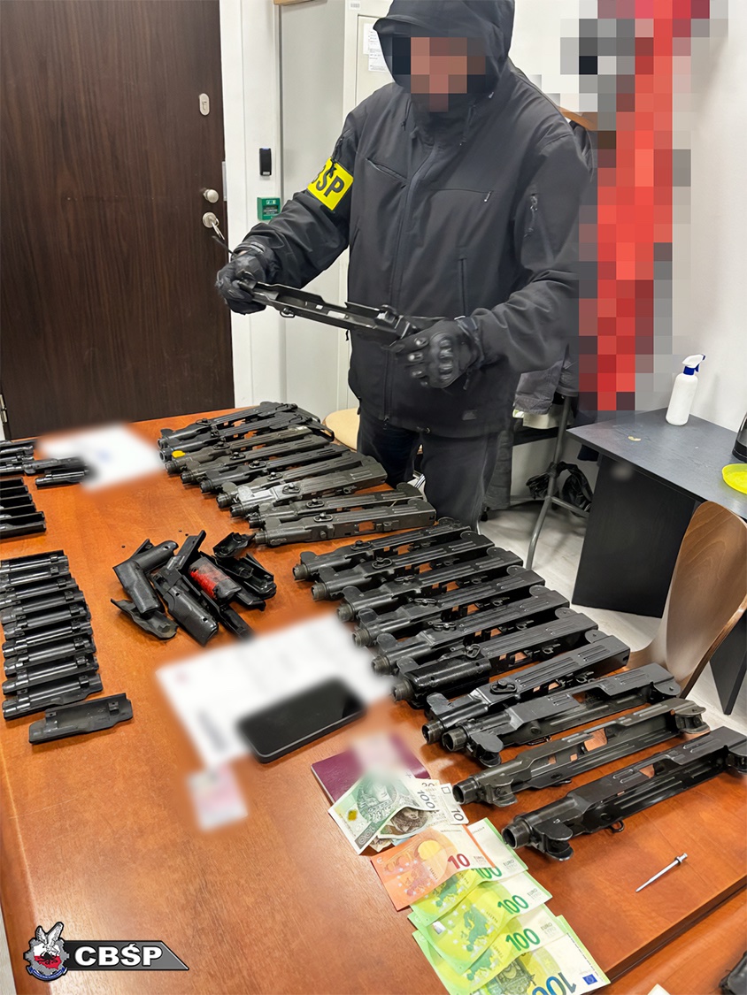 Nach unserer Recherche hat die EU-Kommission ein Vertragsverletzungsverfahren gegen Österreich eingeleitet! Und erst gestern berichtete Europol von großem Waffenfund, wo Teile am freien Markt in Österreich besorgt wurden. orf.at/stories/337712…