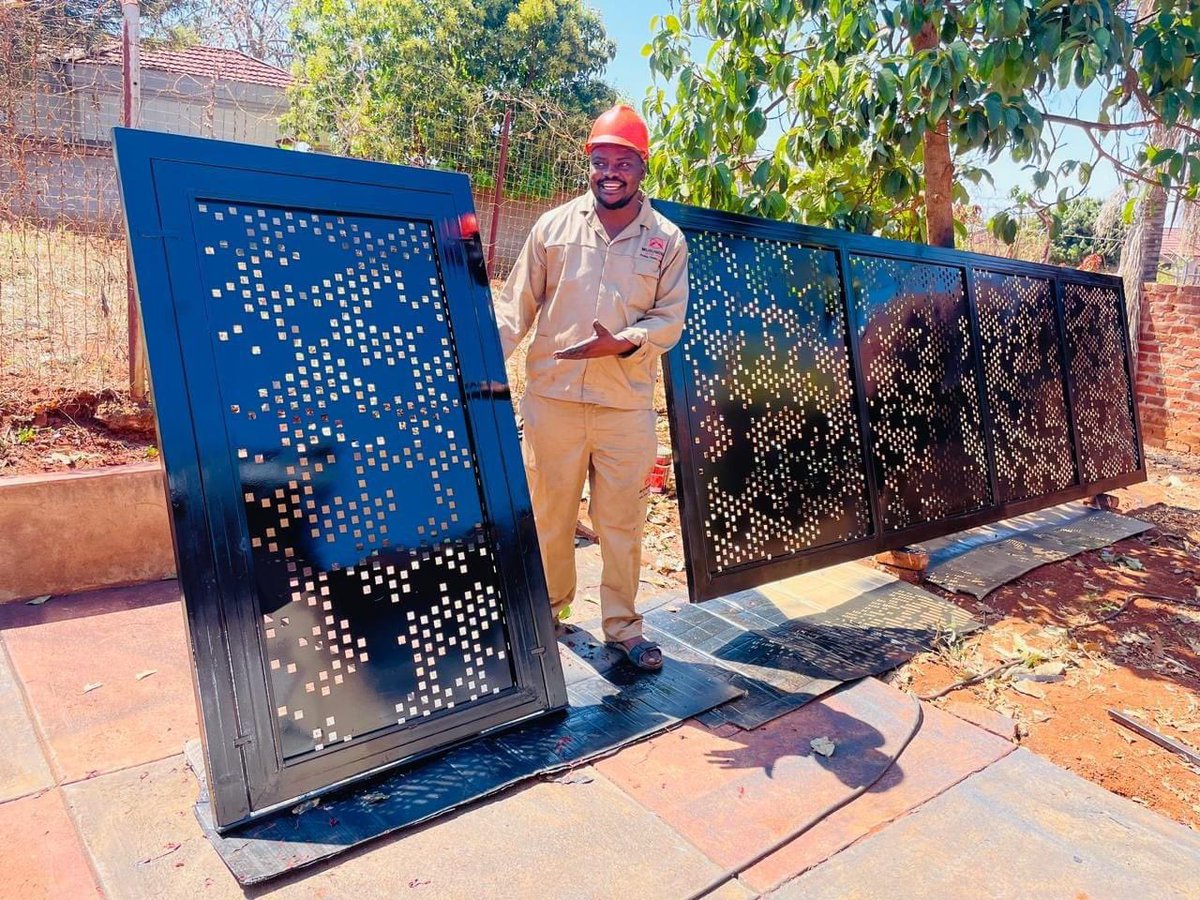 ElementMadima's tweet image. Me vs what client  requested picture from Pinterest

📍Thohoyandou 
Musundwa Steel work 
☎️ 081 342 0362 

Please retweet 🙏🙏🙏