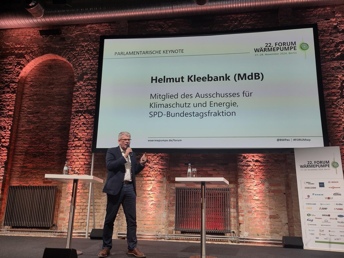 BWPev's tweet photo. "Wir müssen endlich die Bremsen lösen und für mehr und schnellere Transformation sorgen" sagt @helmut_kleebank @spdbt auf dem Podium des 22. #FORUMwp - Teil davon: "Der Strompreis muss runter". https://t.co/MgfTvDaa8R