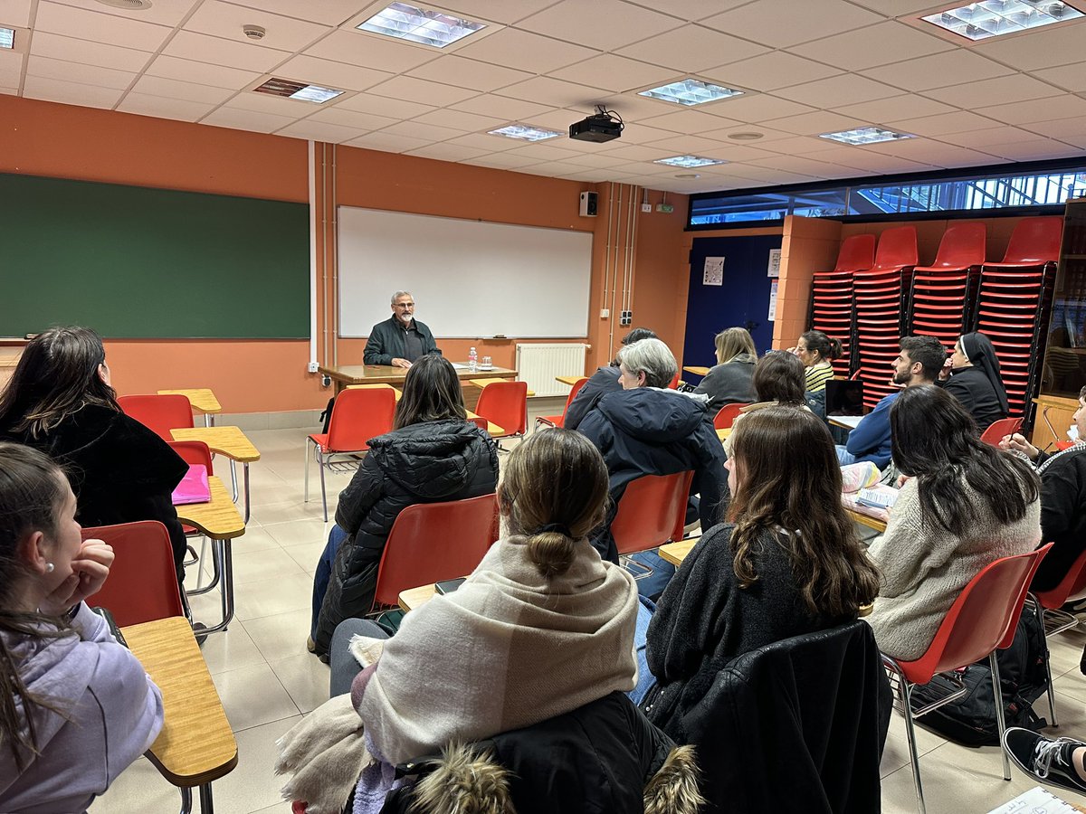 VReinaGijon's tweet photo. ‘La esperanza en Adviento’

Preparación del claustro para este #Adviento2024 

Hemos contado con la guía del Padre Gabriel Castro Martínez, de la Orden Carmelita Descalzo y párroco de Ntra. Sra. de Begoña. https://t.co/I35Wm2unxB