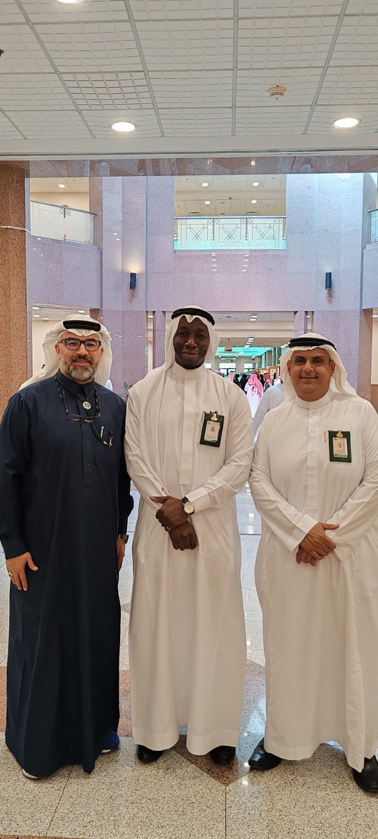 Hejingene's tweet photo. سعادة عميد كلية العلوم بجامعة الملك عبدالعزيز الدكتور سلمان هوساوي و سعادة الدكتور مازن زمزمي وكيل كلية العلوم للدراسات العليا سابقا وسعادة الدكتور أحمد عبيد رئيس قسم الفيزياء https://t.co/XCqABOIE9m