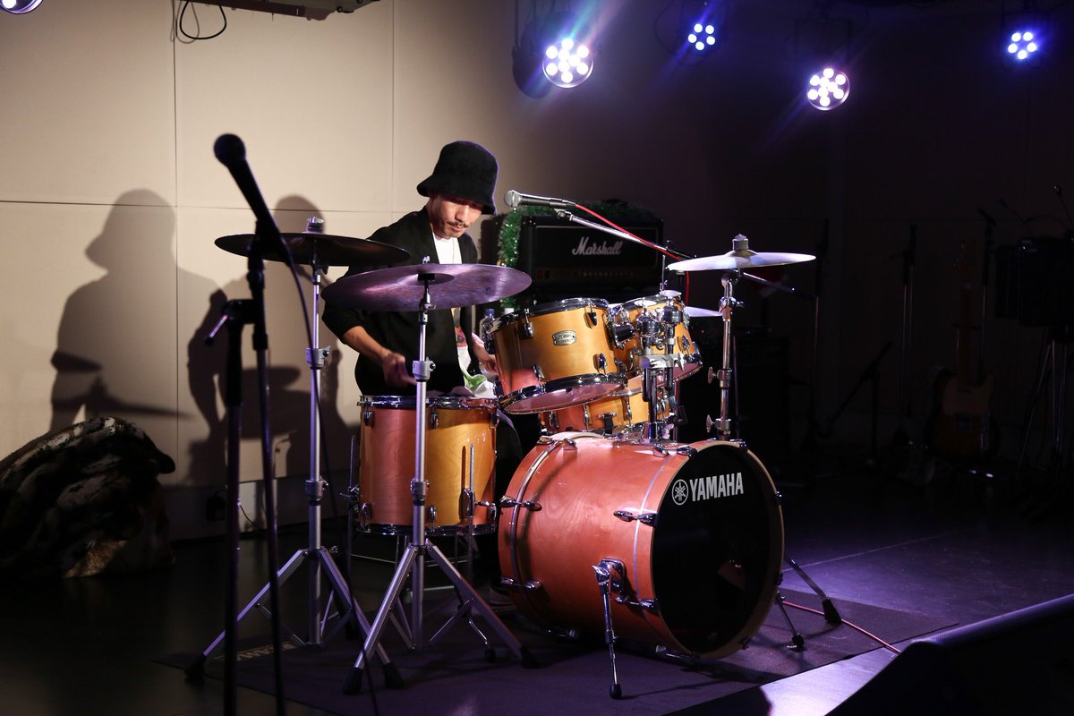 TVA_News's tweet photo. ロックドラム検定×エサソンドラムスクールpresents　神田リョウドラムセミナー

Mrs. GREEN APPLEをはじめ様々な一流アーティストをサポートするドラマー神田リョウ @tatakiyagroove 氏によるドラムセミナーを当校で開催しました。有名楽曲のデモンストレーション、神田式おすすめデイリートレーニングなど大公開して頂きました。教室のドラムセットをチューニングしてもらったのでスタジオでは神田リョウ氏の音が鳴り響いてます！

@nariaiellyllon 
@rockdrum_jp
#ロックドラム検定
#ドラマー
#ドラム
#セミナー
#音楽
#一日一グルーヴ