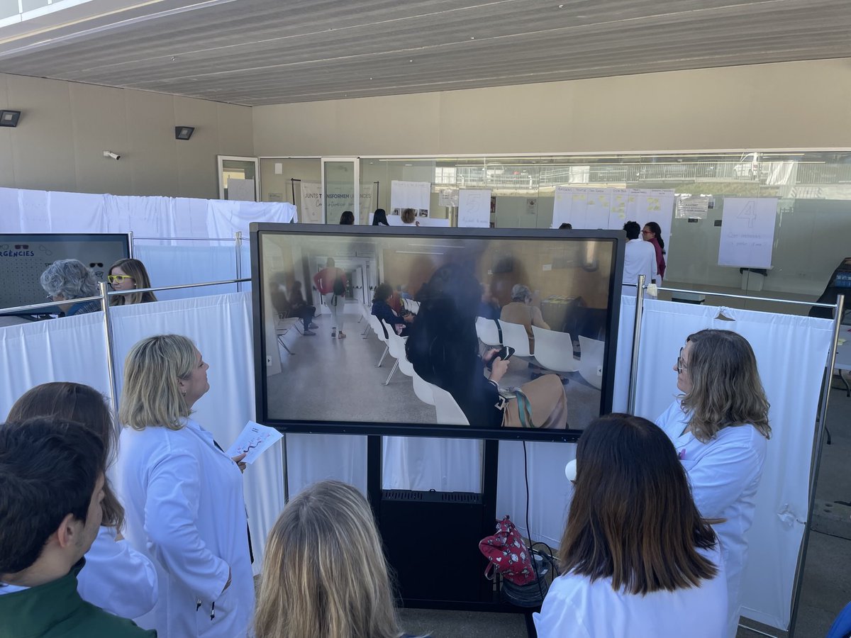 capi_larrea's tweet image. Comencem el projecte “Transformem” Urgències ⁦@hggranollers⁩ . Una nova mirada en pro d’un tracte EXCEL·LENT #somhgg #transformem #urgencies