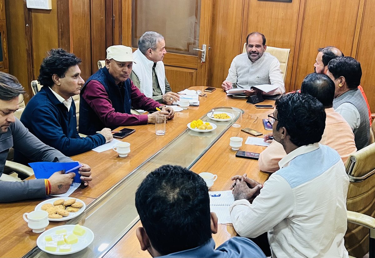 rameshbidhuri's tweet photo. दक्षिण दिल्ली लोकसभा क्षेत्र के अंतर्गत दक्षिणी व महरौली ज़िला के प्रमुख वरिष्ठ कार्यकर्ताओं के साथ केजरीवाल सहित उनके नेताओं के झूठे वादे जो जनहित के काम या तो केन्द्र के सहयोग के बगैर ना हो सकने वाले और ज्यादातर को करने की इच्छा शक्ति नही रही।ऐसे कार्यों पर आरोप पत्र तैयार करने के लिए विचार विमर्श करते हुए।

@blsanthosh 
#आ_रही_है_भा��पा