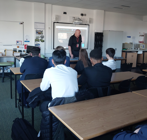 Solihull Police (@solihullpolice) on Twitter photo #Solihull
PC Blyth talking to pupils <a href="/WMGAcademySol/">WMG Academy Solihull</a> about
spotting the signs of child criminal exploitation
Any child can be a victim of CCE
For more information visit our website ⬇️
westmidlands.police.uk/advice/advice-… #Solihull
PC Blyth talking to pupils <a href="/WMGAcademySol/">WMG Academy Solihull</a> about
spotting the signs of child criminal exploitation
Any child can be a victim of CCE
For more information visit our website ⬇️
westmidlands.police.uk/advice/advice-…