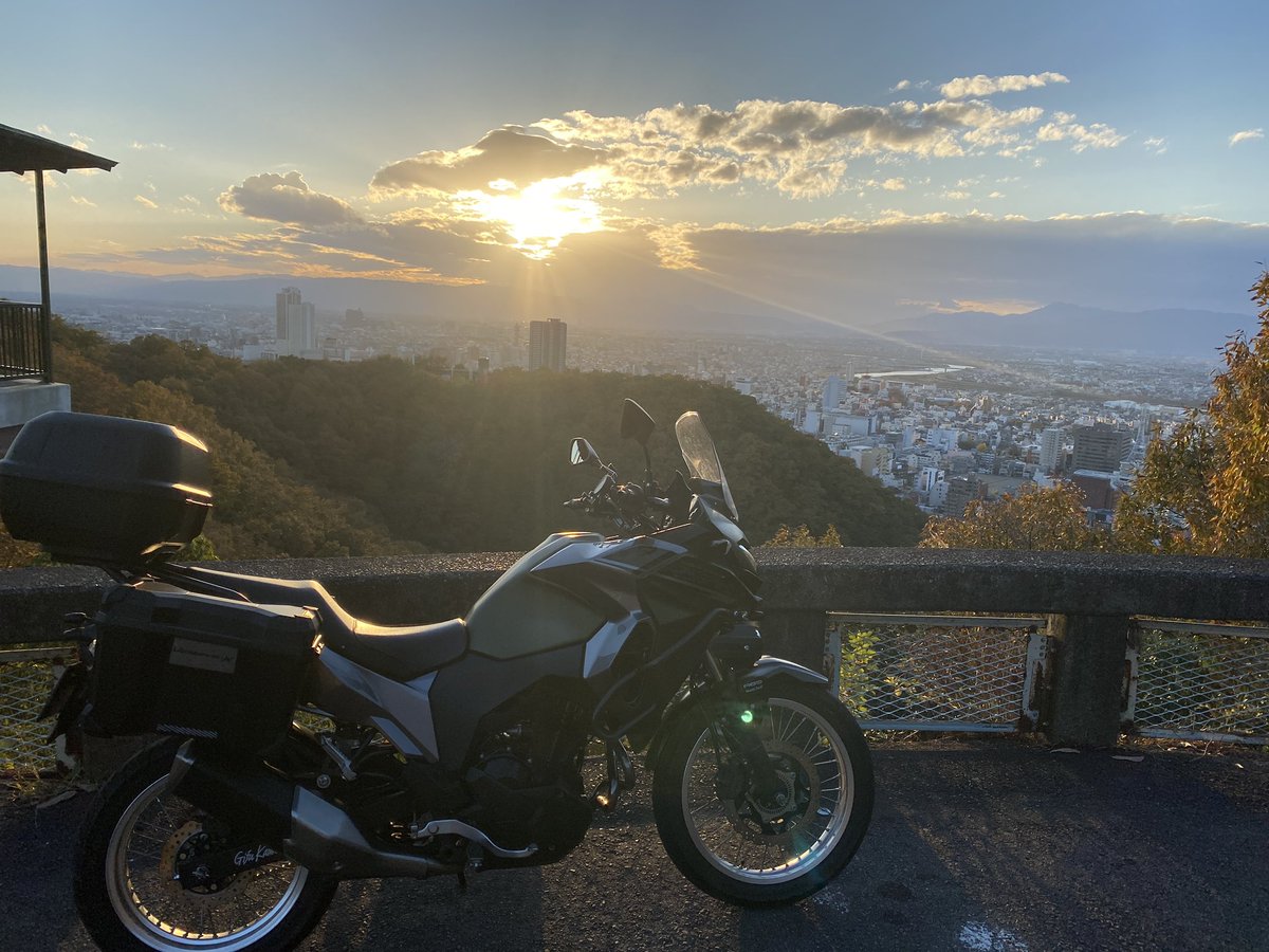 tarock4ag's tweet image. 展望台でホラ貝持った人が上手く吹けてなくてピーヒョローって音が響き渡るのが可笑しくて笑ってしまった🤣
気温10度、まだまだ乗れる #versys-x 250