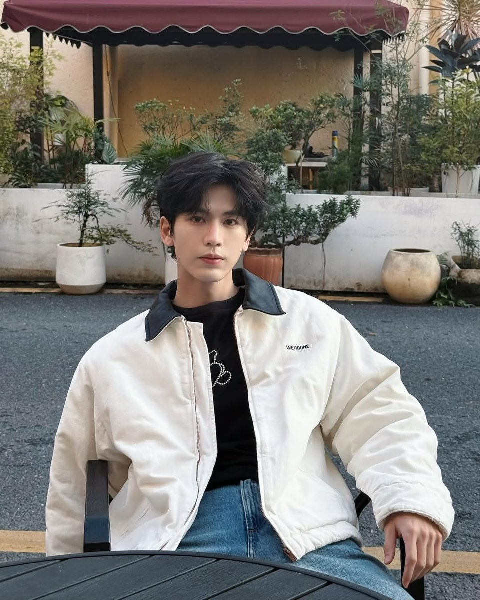 everydayzlh's tweet image. •112724• zhang linghe instagram update 🚀 (3)

📝: 😬

🔗: instagram.com/p/DC34pt8p76T/…

#zhanglinghe #张凌赫