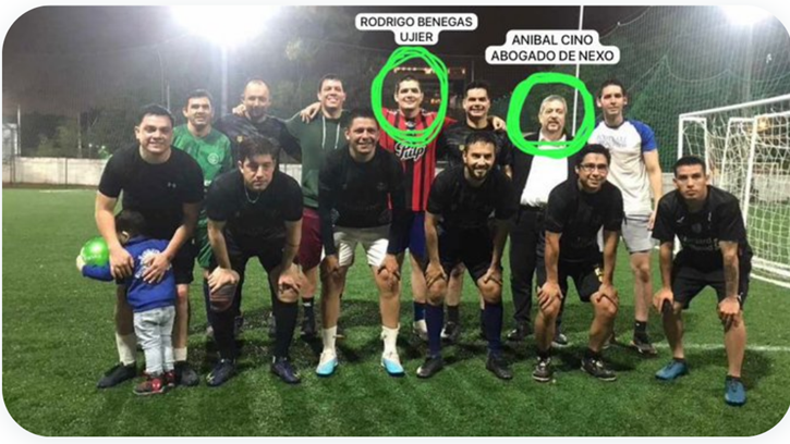 JorgeRolonLuna's tweet image. La mafia de los Pagarés (14)
Nexo es una de las empresas que plantea juicios ejecutivos  abarrotando juzgados de paz. ¿Qué hace el ujier Rodrigo Benegas con el abogado de Nexo, Anibal Cino, compartiendo fútbol y "tercer tiempo"? ¿Y la imparcialidad del sistema @PoderJudicialPY?