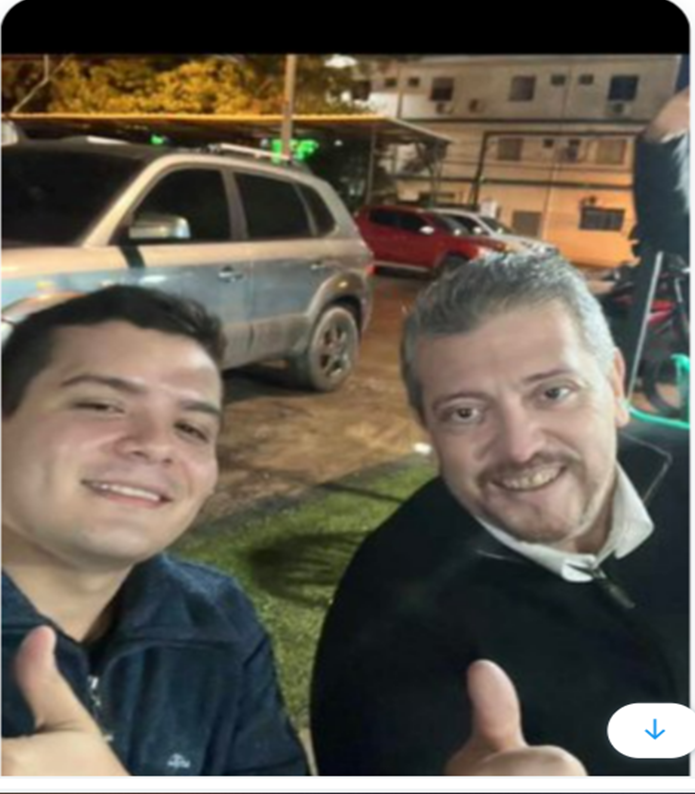 JorgeRolonLuna's tweet image. La mafia de los Pagarés (14)
Nexo es una de las empresas que plantea juicios ejecutivos  abarrotando juzgados de paz. ¿Qué hace el ujier Rodrigo Benegas con el abogado de Nexo, Anibal Cino, compartiendo fútbol y "tercer tiempo"? ¿Y la imparcialidad del sistema @PoderJudicialPY?