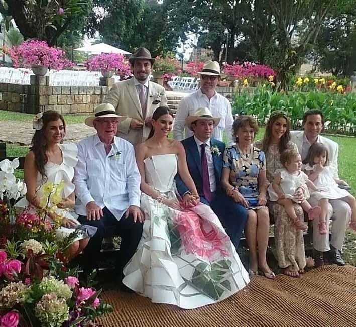“Síndrome del Rey y la Reina”

El alcalde Alejandro Eder: ausencia, promesas rotas, ego desmedido y las mismas viejas mañas de los políticos, todo maquillado para las redes sociales. Lo invitamos a leer nuestro nuevo artículo y a conocer el impacto negativo que este tipo de