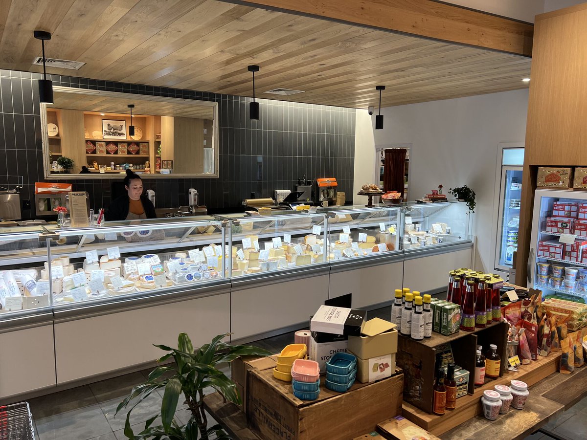 fm_display's tweet photo. We're proud of the final outcome of Spitfire Cheese shop, featuring POLO SQUARED display cases!

#fmdisplayconcepts #frigomeccanica #meatdisplay #cheesedisplay #delicase #letussetyouapart #gourmetcheese #saycheese #cheeseshop #newcheeseshop #designandbuild https://t.co/SYlVs71nMj