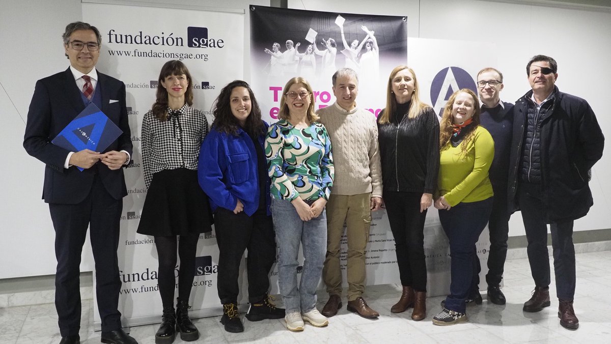 casamerica's tweet photo. 🎭🇦🇷🇺🇾 Encuentro entre dramaturgos argentinos y uruguayos: “Igual, casi distinto. El teatro rioplatense en el siglo XXI”
👥 @moisesmoreram, Estela Golovchenko, Alejandra Gregorio, Brenda Howlin, @MarceloPitrola, Jimena Repetto, Fernando Schmidt y @ana_graciani.
🤝 @fundacionsgae. https://t.co/kWYtJa8Rqy