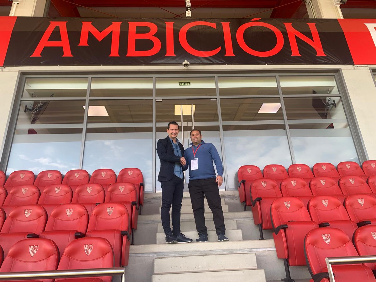 CanteraSFC's tweet photo. 🤝 El #SevillaFC firma acuerdos de colaboración con el CD Atlético Sumi, la @UD_Tomares y la Escuela @peloterossur. ⚪️🔴

#CanteraSevillaFC #WeareSevilla https://t.co/KQdUaZjAlc