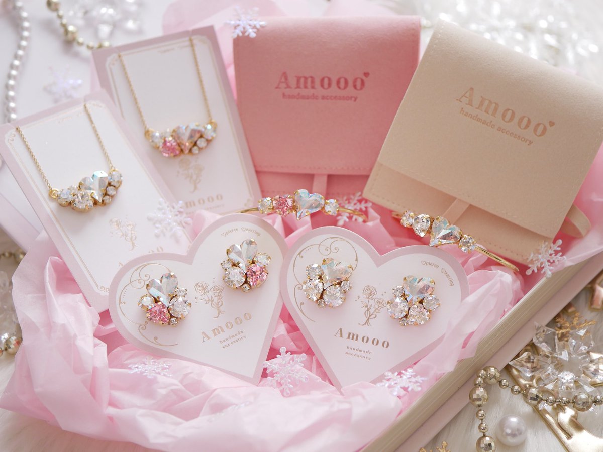 Christmas coffret🎀2024 ＊Heart＊

クリスマスコフレ限定デザイン✧*。