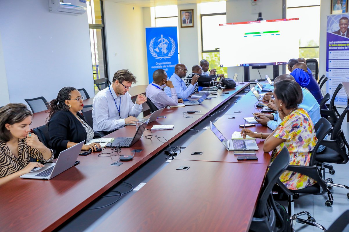 WhoBurundi's tweet photo. Les membres du #GPFS se sont réunis ce 27/11 à @WhoBurundi, l’institution lead du groupe des partenaires financiers de la santé en vue d’échanger sur les défis à relever pour renforcer le système de santé du #Burundi dans la perspective de l’attente de la #CSU. https://t.co/iJb1cd6wuJ