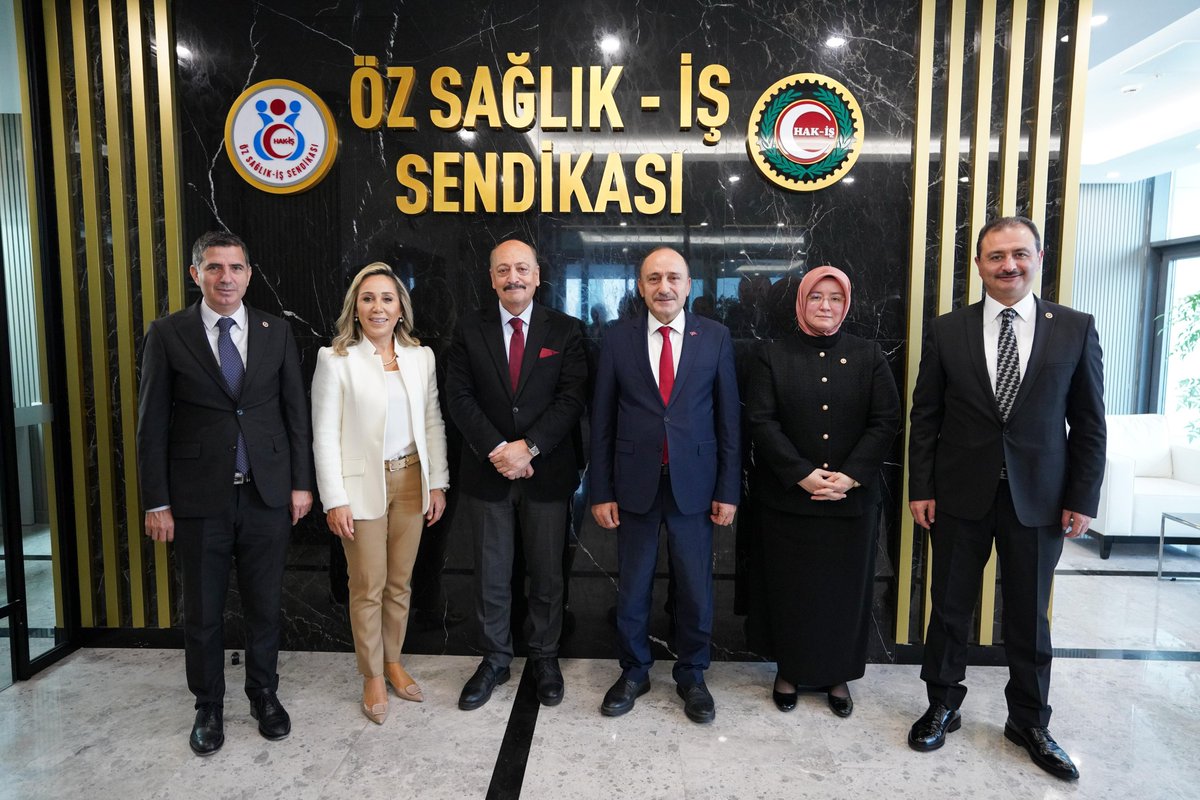 TBMM ÇALIŞMA KOMİSYONU BAŞKAN VE ÜYELERİNİ SENDİKAMIZDA KONUK ETTİK, TAYİN YASAĞINI KONUŞTUK

696 Sayılı KHK’nın ürettiği sorunların başında gelen ve aile birlikteliği açısından tehlikeli boyutlara ulaşan tayin yasağı konusunda yetkili Sendika Öz Sağlık İş olarak çalışmalarımızı