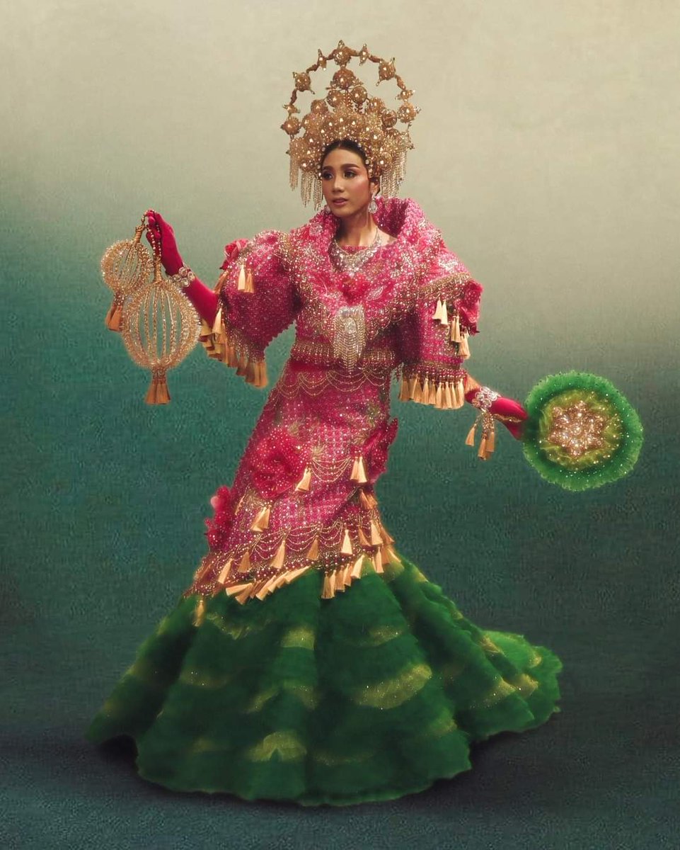 sweatyclouds's tweet photo. ive been in such a mood for pink lately i have a heavy need to see nyo!piri in like any of these filipiniana https://t.co/lehDVjNiSM