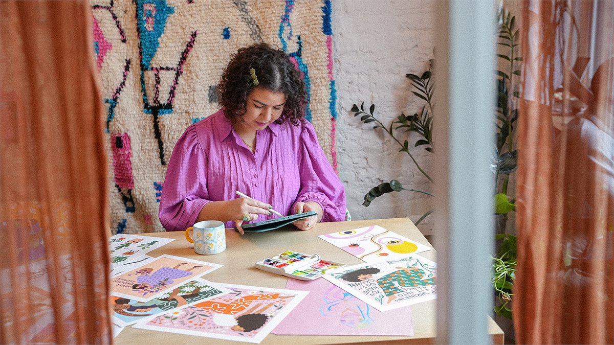theaoi's tweet photo. 🎉 #NationalIllustrationDay is coming up this Friday this 29 November!

Celebrating alongside @qbcentre we give a glimpse into the life of 8 AOI Members, their works, how they'll spend #NID2024 and much more.

Read the full feature:
https://t.co/STUq1oKOnM https://t.co/ycLKBTRfFs